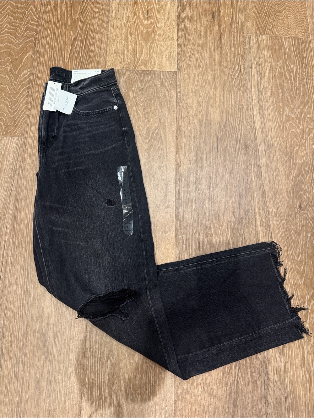 NWT American Eagle Size 2 Black Super High Rise Baggy Straight Distressed Jeans